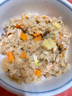 什錦鮭魚炊飯 的食譜成品照片