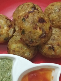 साबूदाना अप्पे (sabudana appe recipe in hindi) रेसिपी मुख्य फोटो