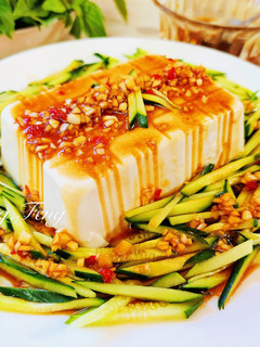 涼拌蒜味小黃瓜豆腐 的食譜成品照片