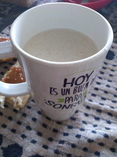Una foto de Licuado de banana SIN LICUADORA