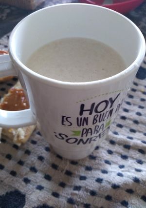 Una foto de Licuado de banana SIN LICUADORA