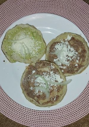Una foto de Gorditas (picadas) de salsa verde