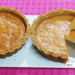 A picture of Water chestnut & Rajgira flour tart fill with rabri.