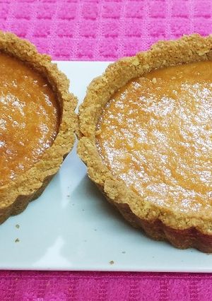 A picture of Water chestnut & Rajgira flour tart fill with rabri.