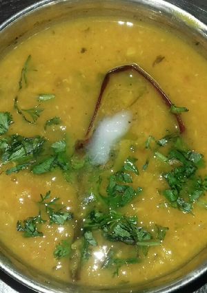 A picture of Dal fry.