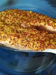 Una foto de Salmón con mostaza