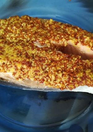 Una foto de Salmón con mostaza