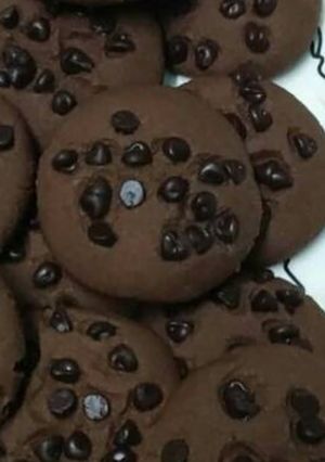 A picture of Overloaded Chocochip Chocolate Cookies.