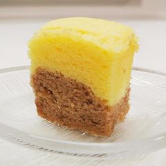 A picture of Rice flour cake with white chocolate & chestnut.