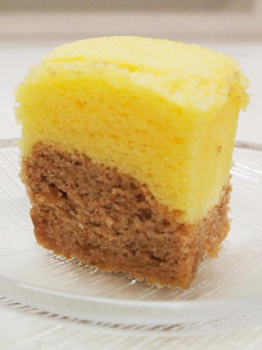 A picture of Rice flour cake with white chocolate & chestnut.