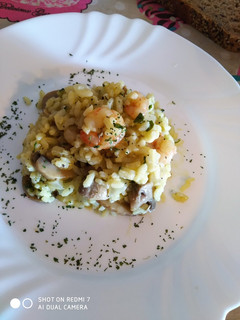 Una foto de Risotto con champiñones y gambas