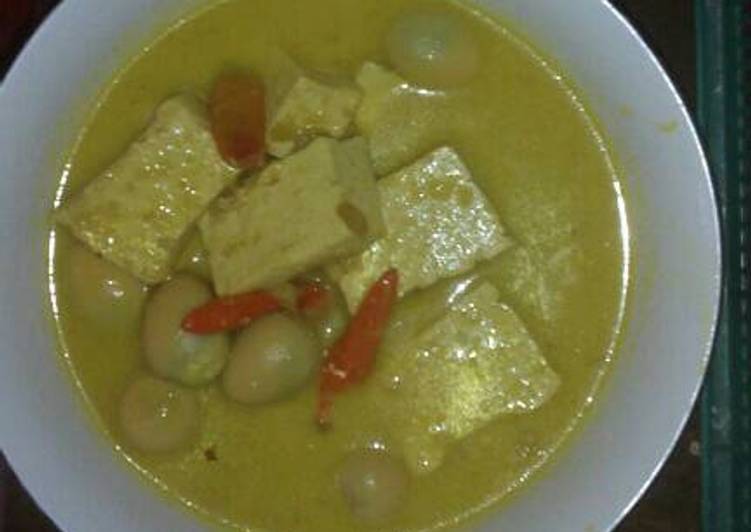 Tahu Telor Puyuh Kuah Santan