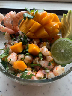 Una foto de Ceviche de camarón 🍤 con mango