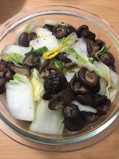 Hình của món Cải thảo xào nấm hương.