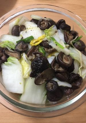 Hình của món Cải thảo xào nấm hương.