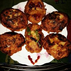 A picture of Potato egg and panner cutlets.