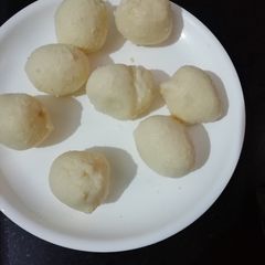 Dahi bhalle A picture of Dahi bhalle.