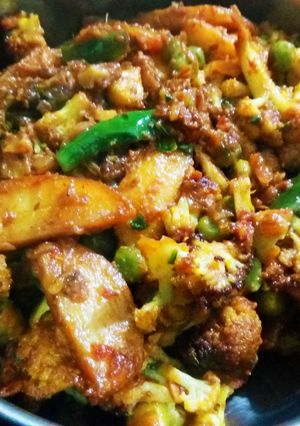 आलू गोभी (Aloo gobhi recipe in hindi) रेसिपी मुख्य फोटो