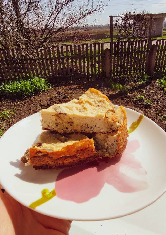 Сирний пляцок з маком та родзинками