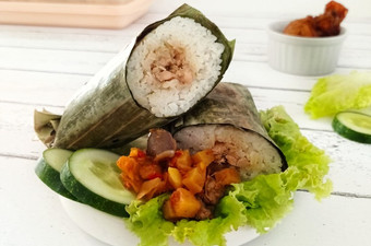 Resep NASI DAUN JERUK BAKAR isi AYAM SUWIR, Enak Banget