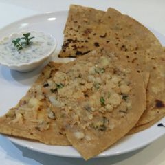 A picture of Aaloo kay parathay.