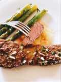 Sirloin steak με βουτυράτη σάλτσα σκόρδου και σπαράγγια