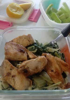 Una foto de Acelgas a la crema con pollo