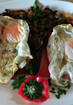 Foto principal de Pimiento con huevos y setas