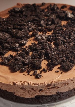 A picture of No Bake Chocolate Peanut Butter Cheesecake.