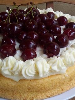 Tejszínes-meggyes torta egyszerűen gluténmentesen recept fotója
