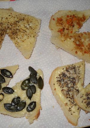 Una foto de Canapés con pan de molde y semillas