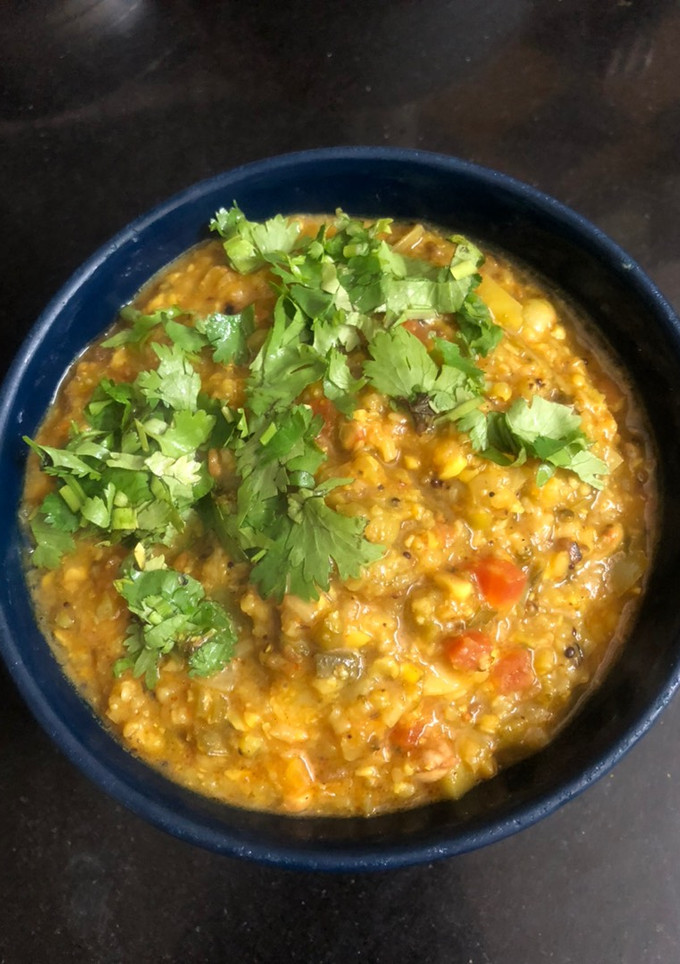મિક્સ દાળ અને ધંઉના ફાડાની ખીચડી (Mix Dal Wheat Fada Khichdi Recipe In Gujarati) રેસીપી મુખ્ય ફોટો
