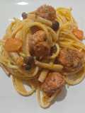Espaguetis con albóndigas y setas shimeji