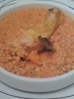 Una foto de Lentejas con pollo