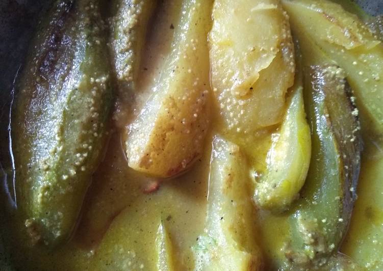 Steps to Make Any-night-of-the-week Potol aaloo posto (pointed gourd Potato poppy seeds curry)