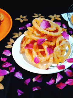 उरड दाल जलेबी(Urad daal ki jalebi recipe in HIndi) रेसिपी मुख्य फोटो