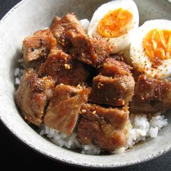 A picture of Teriyaki Pork Rice Bowl.