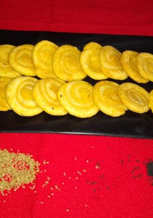 A picture of Besan ki khasta mathri.