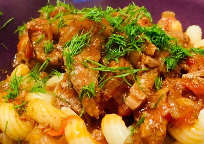 Говядина в томатной подливке с овощами. В мультиварке