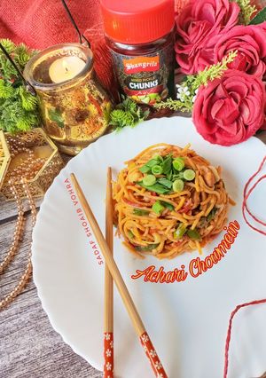 A picture of Achari Chowmein.