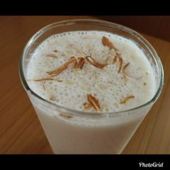 A picture of Healthy Banana Walnut Almond Shake.