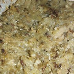 A picture of Kairi and dodkyachi chamchamit chutney.