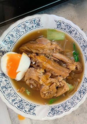 รูปของ เส้นเล็กเป็ดพะโล้
