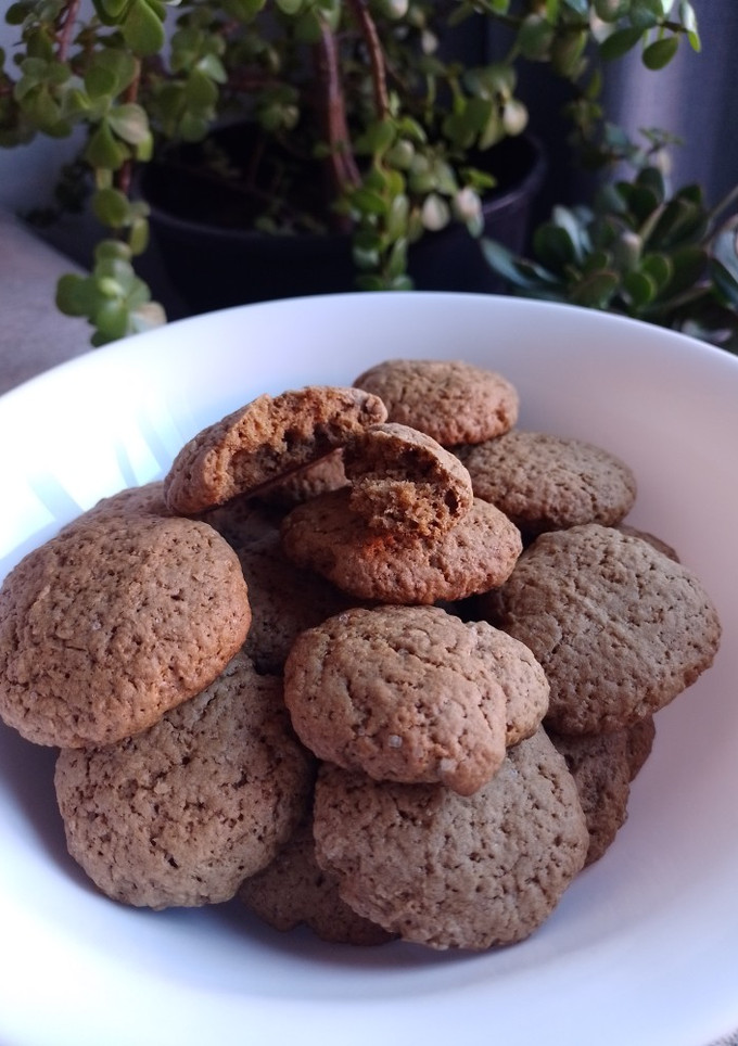 Una foto de Galletitas de limón y algarroba
