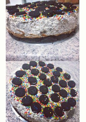 Una foto de Torta de oreo helada🎂🍪
