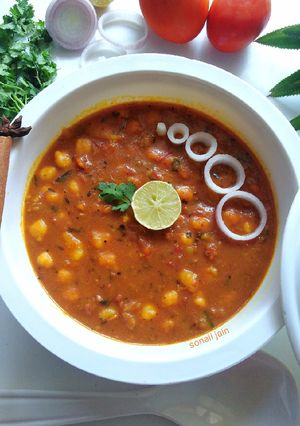 आलू छोले (aloo chole recipe in hindi) रेसिपी मुख्य फोटो