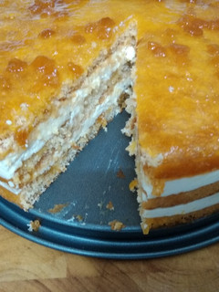 Una foto de Pastel miel y melocotón
