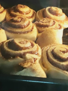 Una foto de Rollitos de canela o Cinnamon rolls