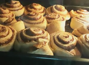 Una foto de Rollitos de canela o Cinnamon rolls