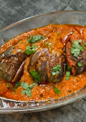 A picture of Eggplant in curds gravy.